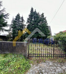 Građevinsko zemljište s kućom za rušenje-Čret