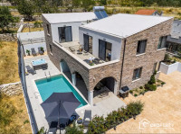 HITNA PRODAJA!! LUKSUZNA VILA S BAZENOM I JACUZZIJEM - Čisla, Omiš