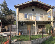 Hreljin kuća s velikom okućnicom