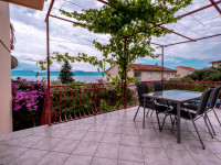 Hrvatska, Gradac kod Makarske – Kuća s 3 apartmana, parkingom, podrumo