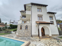 Ičići (Poljane)- kuća 300m2 s bazenom i okućnicom