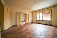 Idealna prilika - prostrani stan na odličnoj lokaciji za obnovu - Zagr