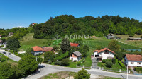 Kuća s velikom okućnicom u Desinić – mirna lokacija, 90 m², blizina ce