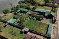 Ilok, Šarengrad, Imanje uz samu obalu Dunava s vlastitim pristupom rij