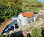Imotski Drum uređena kuća 190 m2 + kamena kuća - novo!