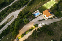 Imotski, Kuća s bazenom i teniskim terenom, *PRODAJA*