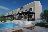 Istra, Baderna, kuća u nizu s vlastitim bazenom i pogledom na more