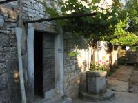 Istra, Barban, kamena kuća za adaptaciju 240m2 s okućnicom 480m2 proda