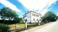 Istra,Brtonigla-Samostojeća kuća + građevinsko zemljište