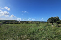 Istra, Buje - građevinsko zemljište B, 1036 m2 na odličnoj lokaciji