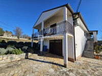 Istra, Buje, imanje sa samostojećom kućom, okućnicom i maslinama