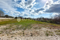 Istra, Čabrunići, građevinsko zemljište 656 m2