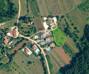 ISTRA – DOBRAVCI | Građevinsko zemljište 1.400 m² + 774 m² poljoprivre