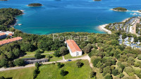 ISTRA, FUNTANA  građevinsko zemljište 700m od mora