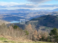 Istra 2 zemljišta sa senzacionalnim pogledom na jezero!