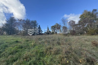 Istra, Heki, građevinsko zemljište 2000m2 u centru Istre