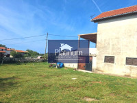 Istra, Juršići,  kuća 180 m² na parceli od 2.700 m², veliki potencijal
