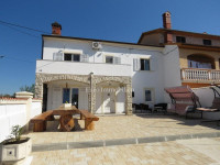 Istra - kamena kuća s bazenom na mirnoj lokaciji
