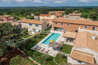 Istra, Kanfanar, kompleks prekrasnih kamenih kuća 1561 m² na velikoj o