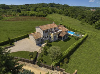 Istra, Karojba - šarmantna vila u srcu Istre, 212m2, 4 spavaće sobe