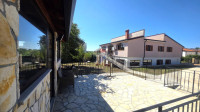 Istra,Kaštel-Poslovno stambena zgrada s 1800 m2 građevinskog zemljišta