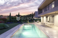 Istra, Kaštelir, građevinsko zemljište 819m2 s projektom i pravomoćnom