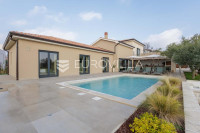 Istra, Kaštelir, Labinci, Moderna vila u istarskom stilu s panoramskim