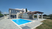 Istra, Kaštelir, novogradnja, moderna vila s bazenom