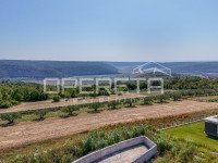 Istra, Krasica – atraktivno zemljište s projektom i započetom gradnjom