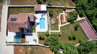 ISTRA, PREKRASNA KUĆA S BAZENOM ZA 10-12 OSOBA NA 2000 M2