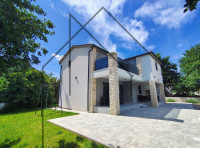 Istra, Labin - Nova kuća s bazenom na mirnoj lokaciji