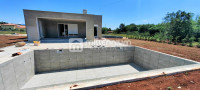 Istra, Labin, samostojeća prizemnica s bazenom, 83.20m2
