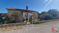 Istra, Ližnjan, samostojeća kuća sa okućnicom na površini od 541m2, #p