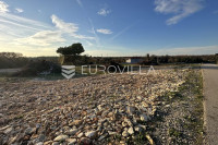Istra, Ližnjan, veliko građevinsko zemljište 900 m2  za 2 obiteljske k