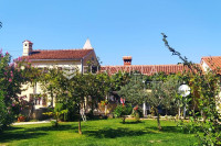 Istra, Marčana, prostrana obiteljska kuća s velikim vrtom i apartmanom