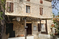 Istra, Medulin, kamena kuća za renovaciju 400 m od mora