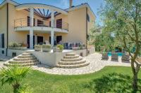 ISTRA, MEDULIN - Luksuzna klasična vila 50 metara od plaže