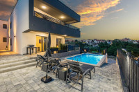 Istra, Medulin - luksuzna vila sa tri apartmana