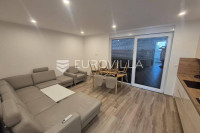 Istra, Medulin, namješten stan u novogradnji s dva parkirna mjesta, po