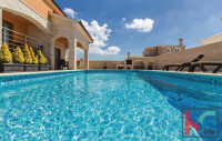 Istra,  moderna vila s bazenom 337m2, okolica Pule