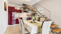 ISTRA, NOVIGRAD – Dvoetažni stan 88 m² s bazenom, 800 m od mora