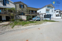 ISTRA, NOVIGRAD- Kuća s garažom i okućnicom 200m od mora i nadomak cen