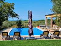 Istra, Novigrad, luksuzna vila, bazen, pogled na more i maslenike, pro