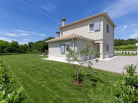 ISTRA, novogradnja s bazenom, 170 m2, na 15 minuta od mora