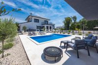 Istra – Kuća s bazenom na parceli 780m2