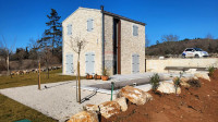 Istra, okolica Buja i Momjana, autohtona vila modernog interijera na o