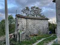 Istra okolica Buzeta  mala kamena kuća velikog potencijala!