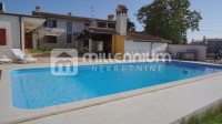 Istra, okolica Pule, kuća-stancija od 726.57m2 smještajnog prostora