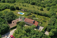 Istra okolica Roča predivno imanje sa kamenom kućom!