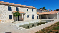 Istra, okolica Višnjana, samostojeća kamena kuća, 180m2, bazen